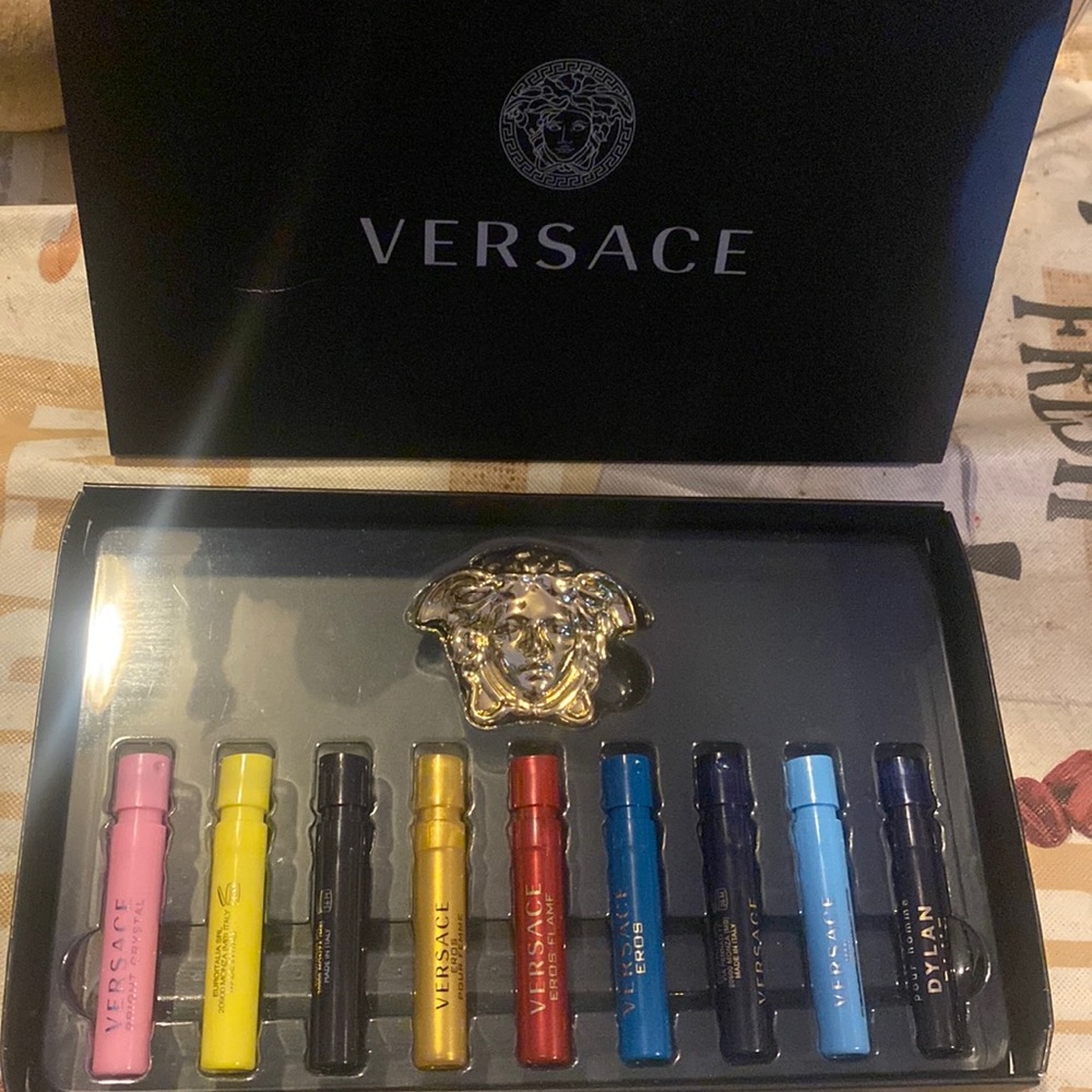 Versace magnetic pin and samples set